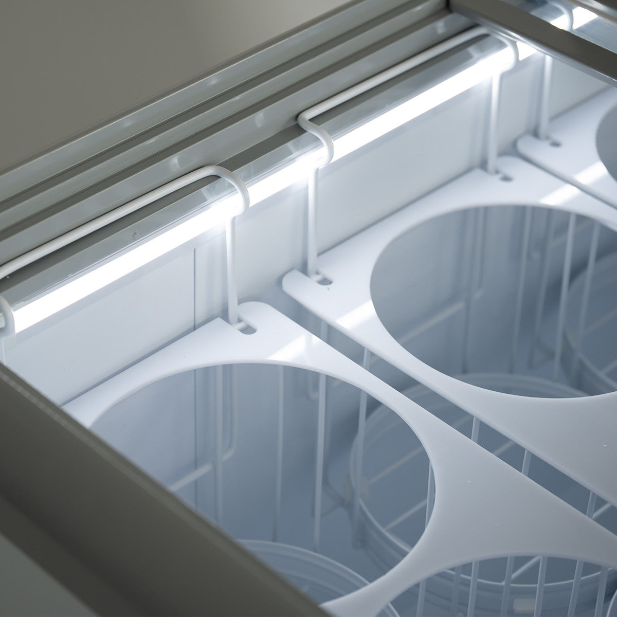 Maxx Cold X-Series Ice Cream Dipping Cabinet Freezer with Curved