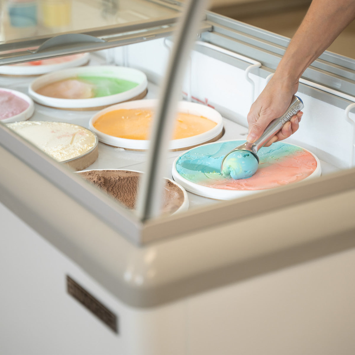 Maxx Cold X-Series Ice Cream Dipping Cabinet Freezer with Curved